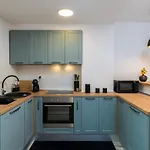 Pier Free Parking And Balcony Apartment *