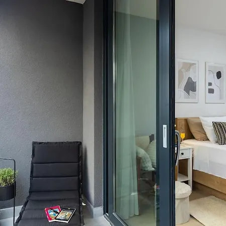 Pier Free Parking And Balcony Apartman *