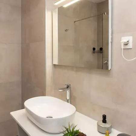 Pier Free Parking And Balcony