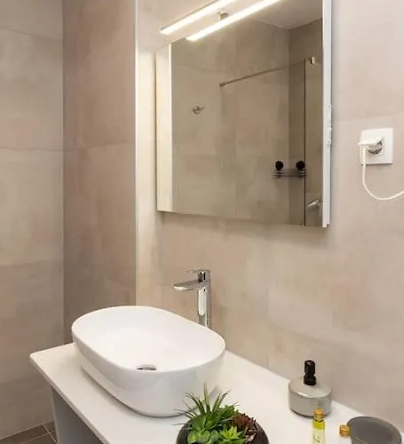 Pier Free Parking And Balcony