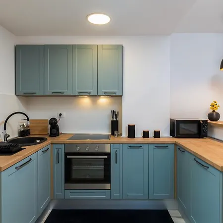 Pier Free Parking And Balcony Apartment *