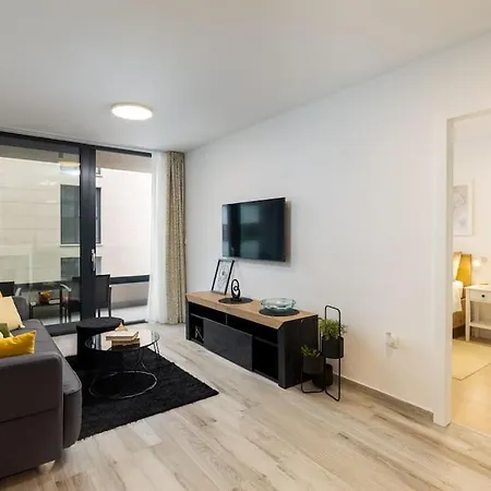 Pier Free Parking And Balcony Apartment *