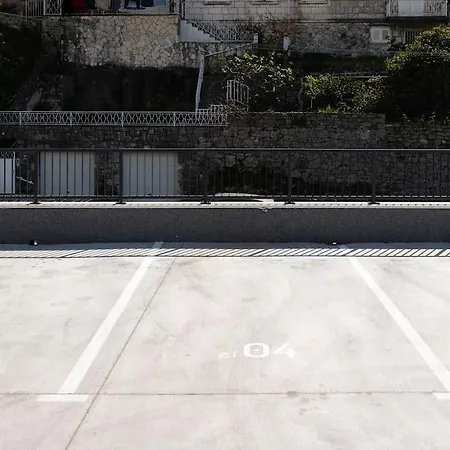 Pier Free Parking And Balcony Daire